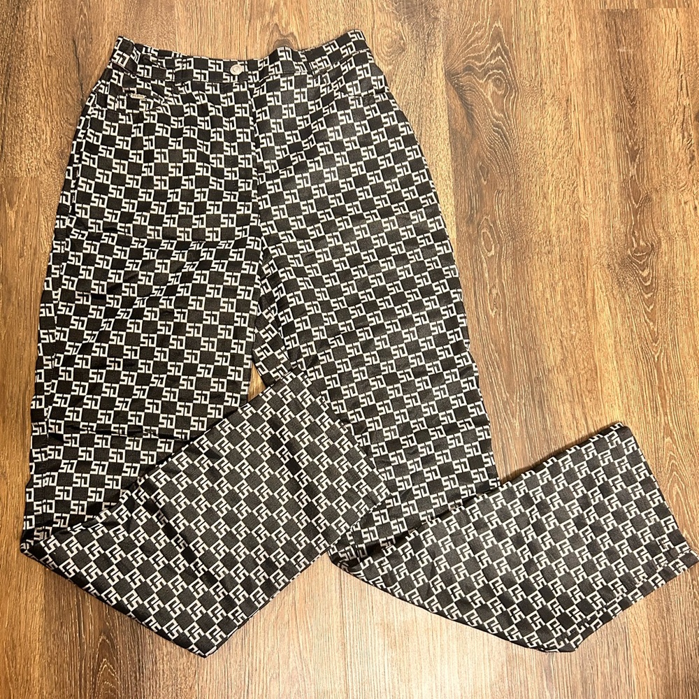 St. John Sport Essentials Vintage Y2K Beige Black Monogram Print High Waisted‎ 4